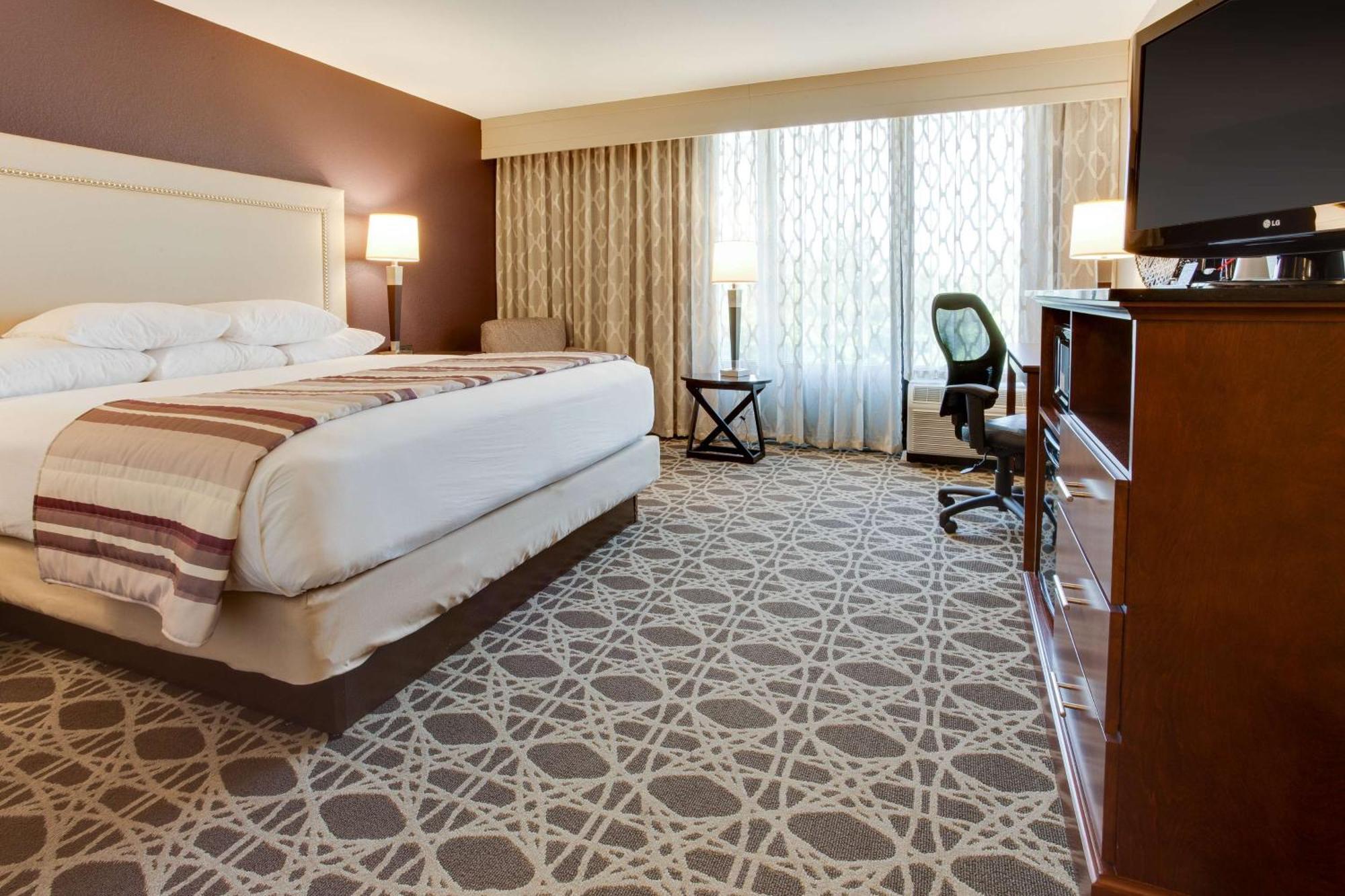 Drury Inn & Suites Louisville East Bagian luar foto
