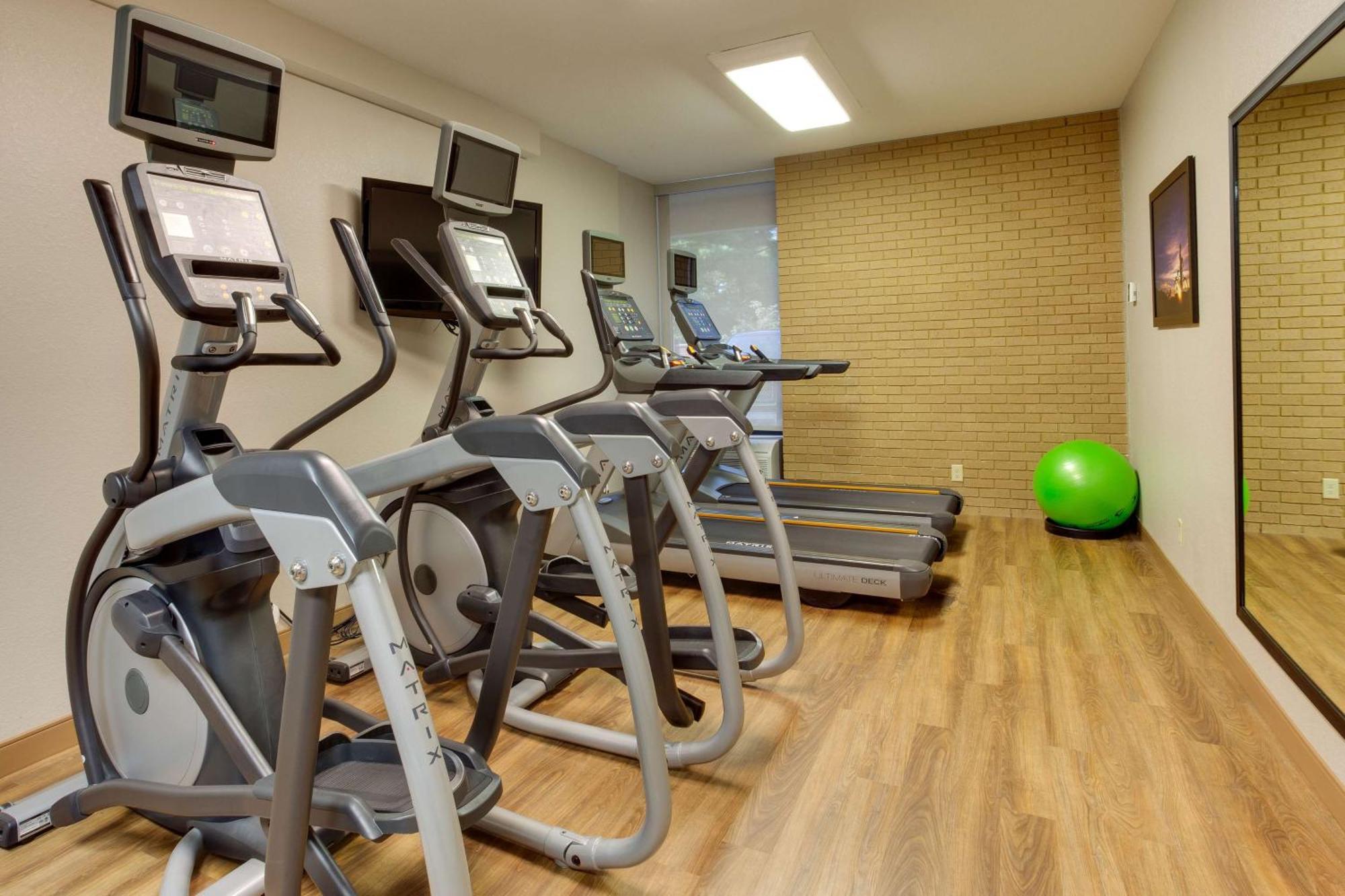 Drury Inn & Suites Louisville East Bagian luar foto