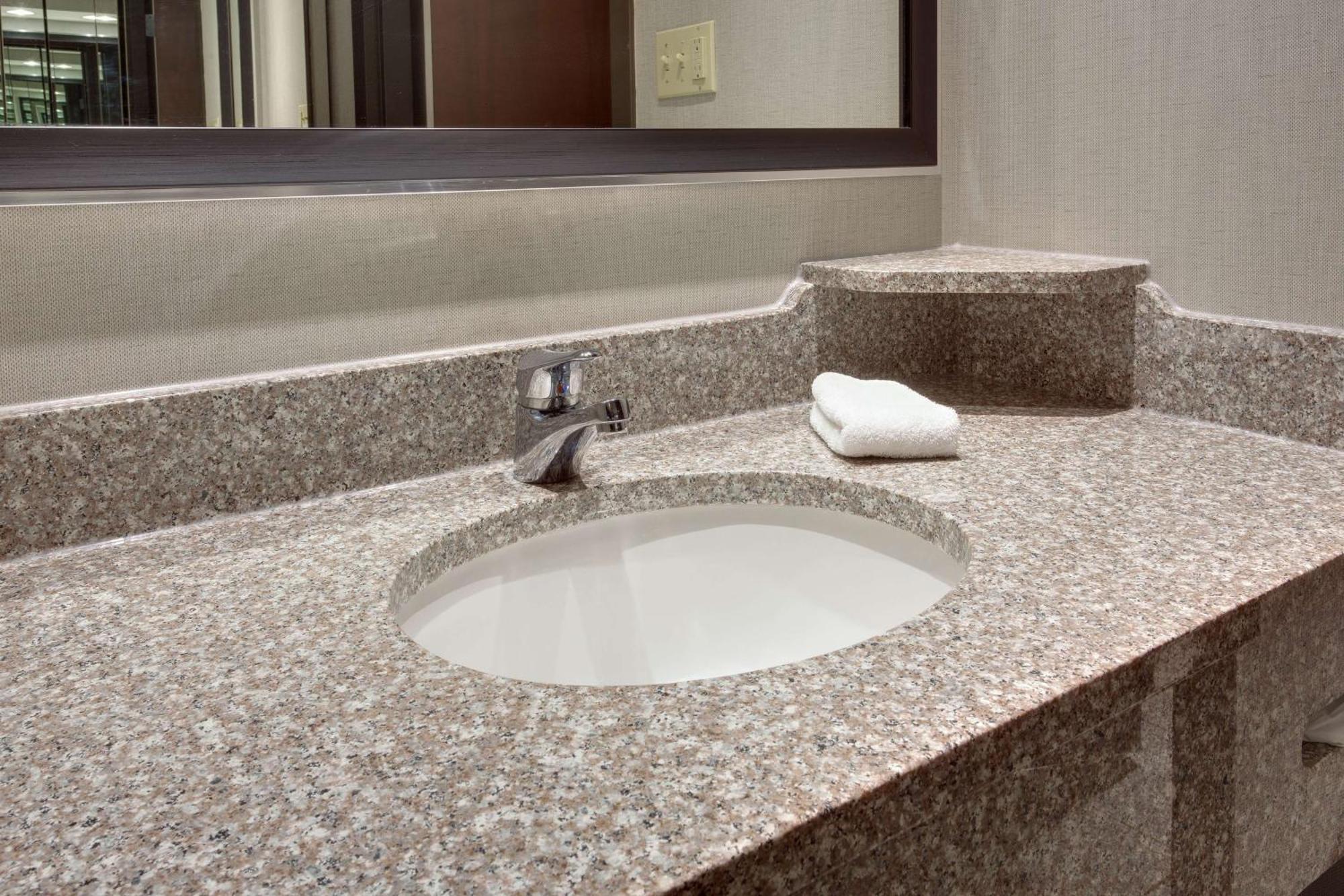 Drury Inn & Suites Louisville East Bagian luar foto
