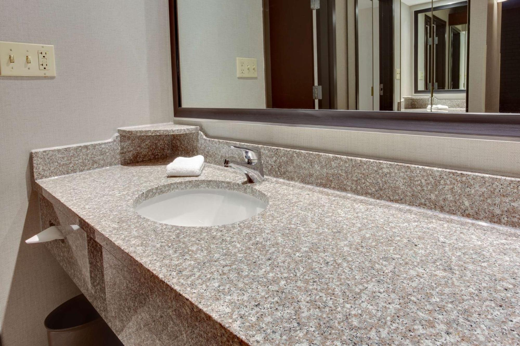 Drury Inn & Suites Louisville East Bagian luar foto